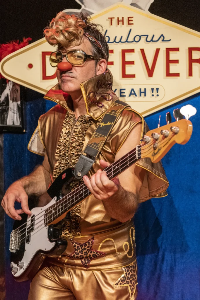 Albert Grau. - Denguito - DR. FEVER. Pallasso, Circ i Rock&Roll ·